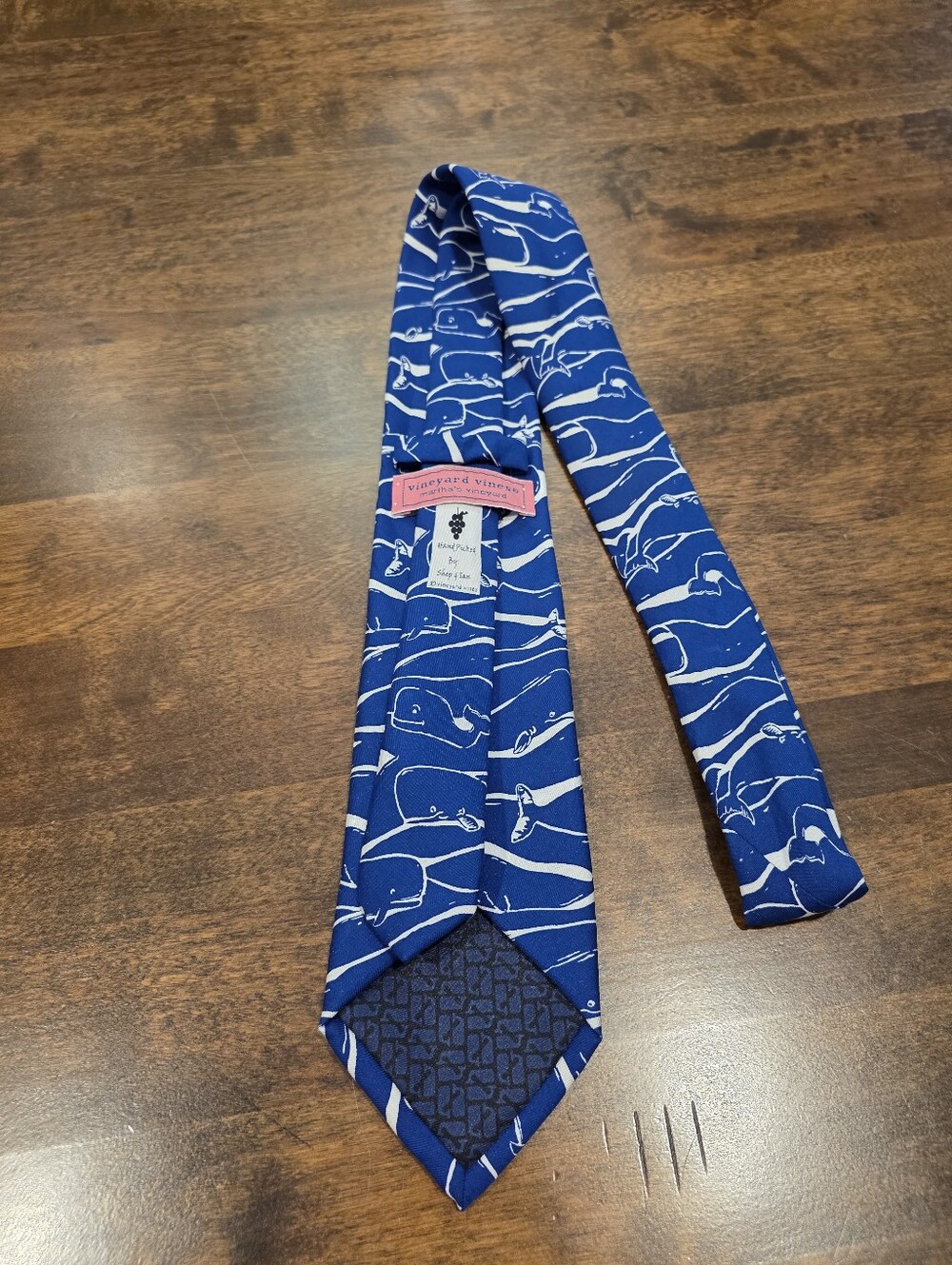Vineyard Vines Martha's Vineyard  Blue and White Large Whale Pattern - Picture 3 of 4